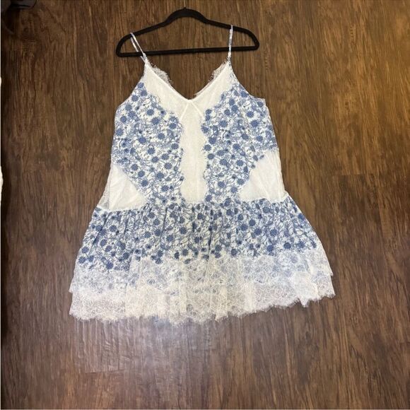 Maeve White Lace Detail slippers 
Size M - Picture 2 of 6